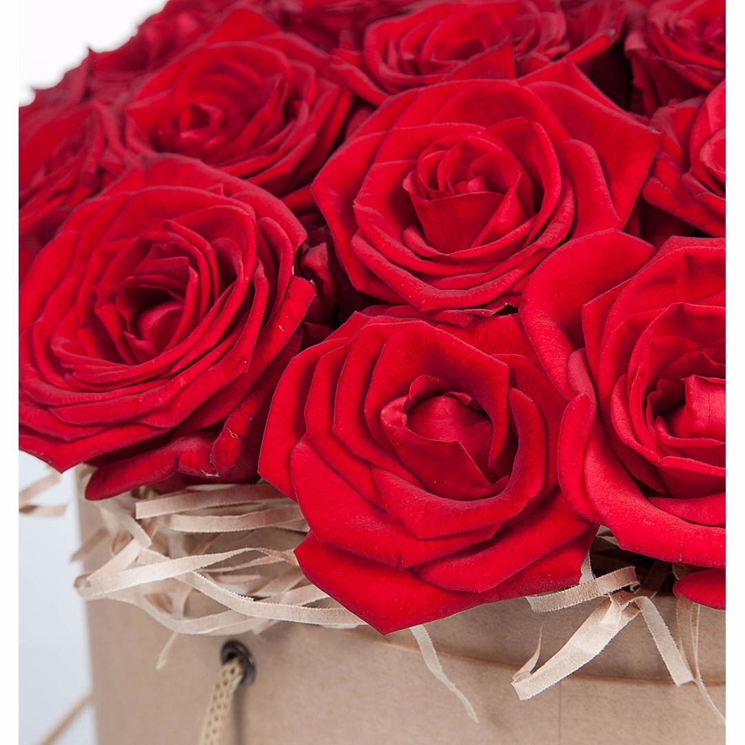купить цветы Коробка с красными розами